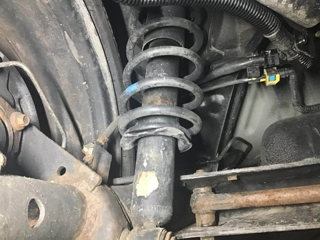 How to Tell if Shock Absorbers Are Worn Out By YMF Car Parts